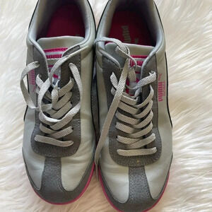 Women’s Puma ROMA gray & pink sneakers Size 6